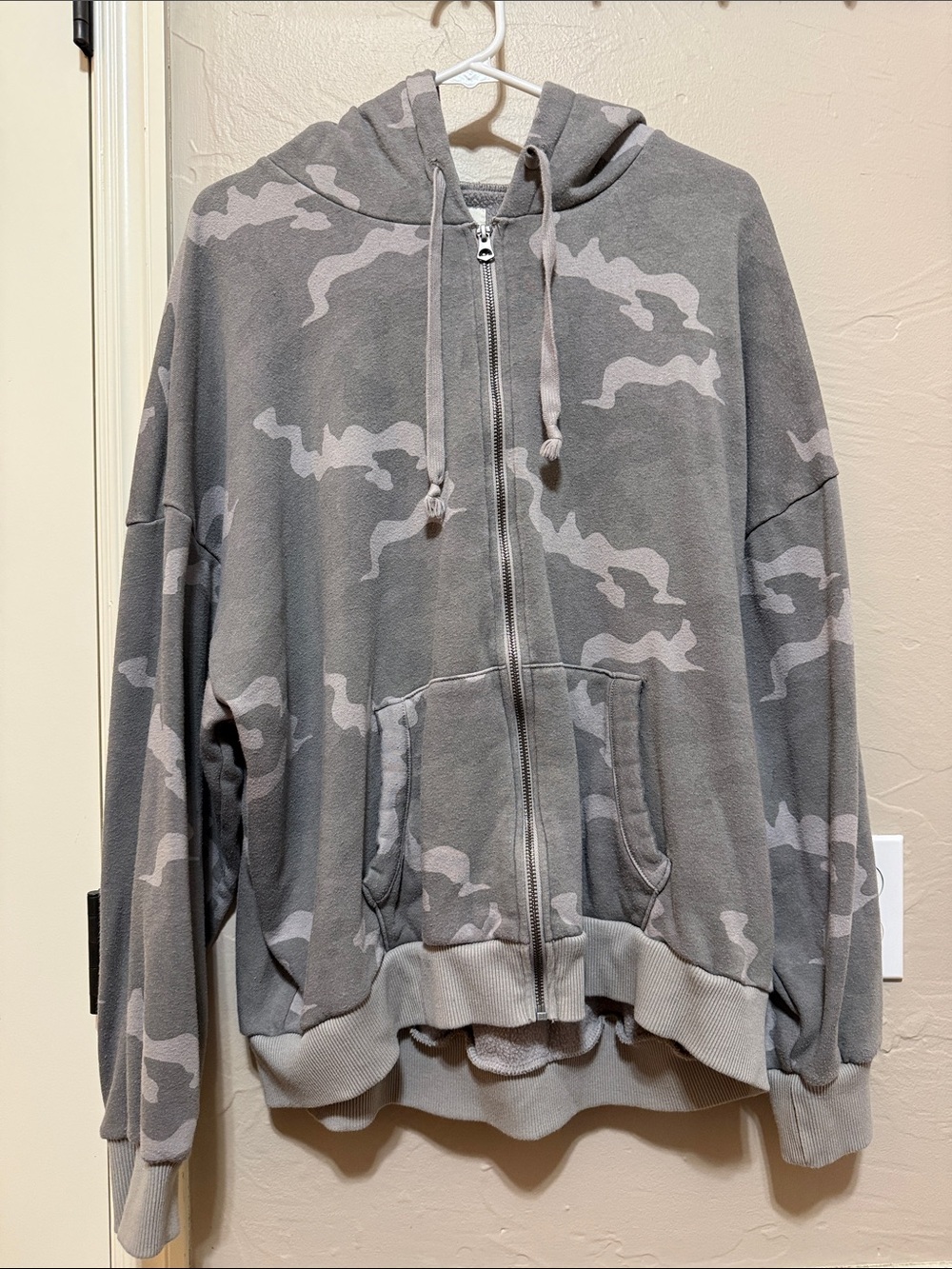 American Eagle Outfitters Gray Camo Zip-Up Hoodie